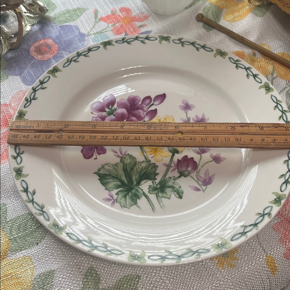 Thompson Pottery Floral Garden plate - Picture 4 of 4
